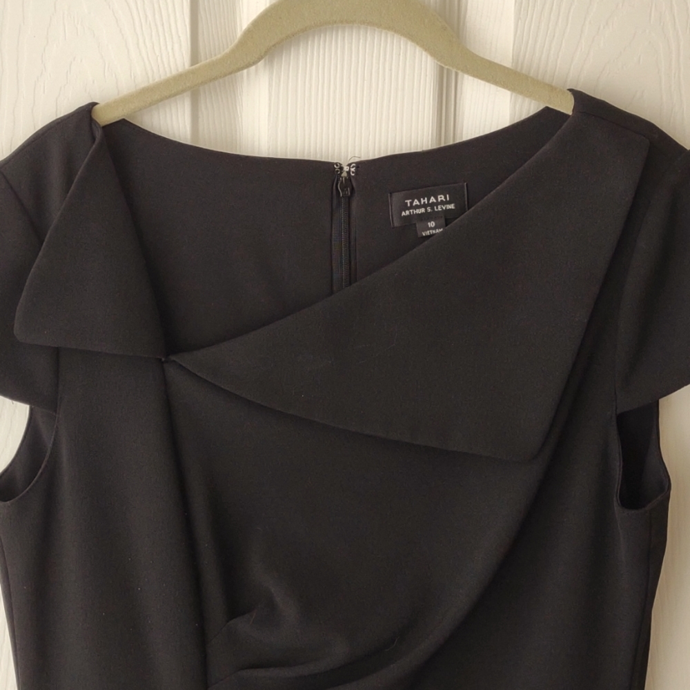 Tahari dress. Black, size 10. Ruching and collar.